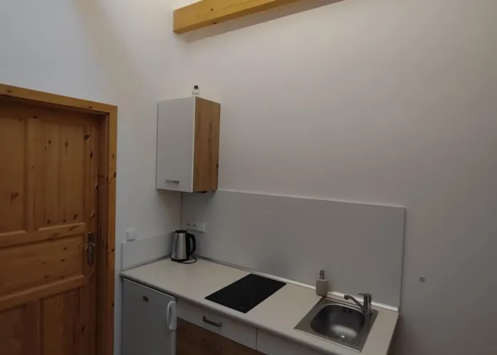 Pekloveske V Ceskem Raji Železnice